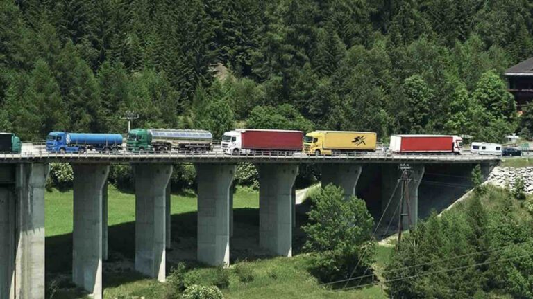 Brennero divieti circolazione mezzi pesanti calendario lavori Luegg A22